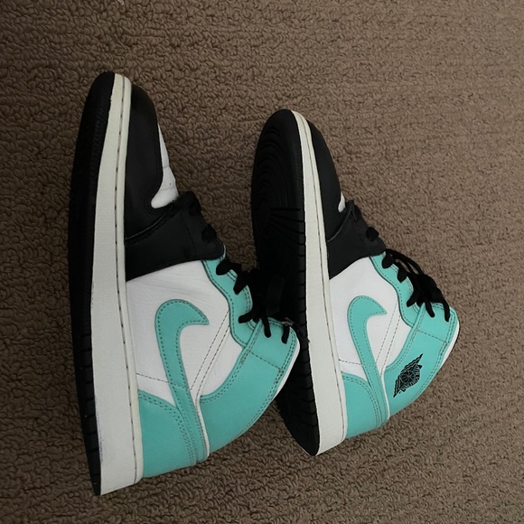 Air Jordan 1 Mid  Size 5 Youth - Picture 1 of 5